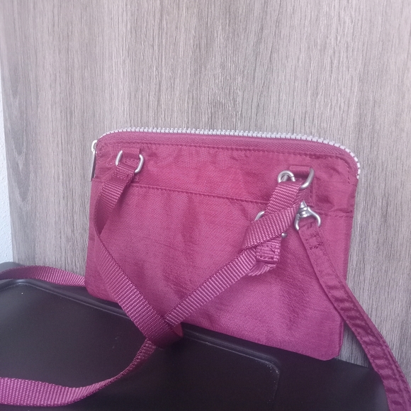 Baggallini, Crossbody Purse with Wrist Strap - Picture 2 of 5